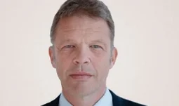 Deutsche Bank pours money into bonuses. Barclays, less so