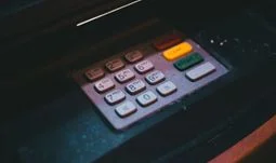 “Price war” in Singapore as banks try to outbid tech firms on pay