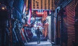 Coronavirus threat makes Hong Kong finance district a ghost town