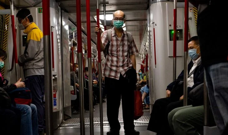 鑑於感染人數激增香港進一步收緊疫情相關限制，令一眾銀行家感到沮喪