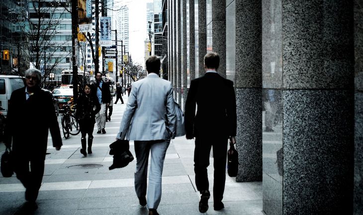 Morning Coffee: $500k is the new $400k for MD salaries in banks. Barclays ex-risk manager CEO has his first big loss