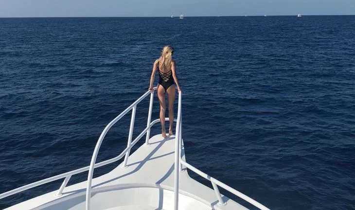 Morning Coffee: Hedge fund manager with bikini Instagram sets up in London. Young quants make the most of being paid to do nothing