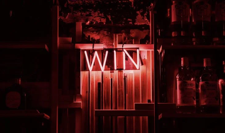 a red sign that says win