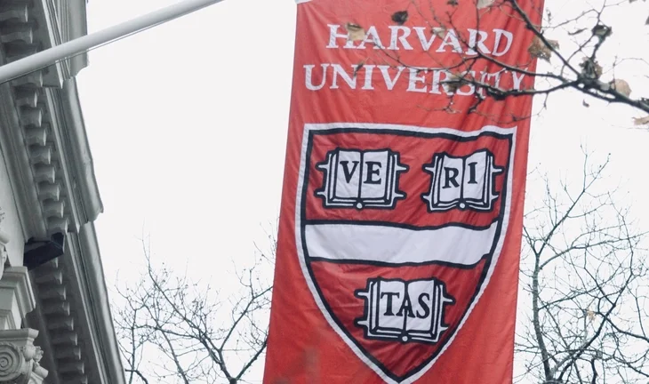 Here's how much top MBAs earn in banking, private equity, consulting and hedge funds