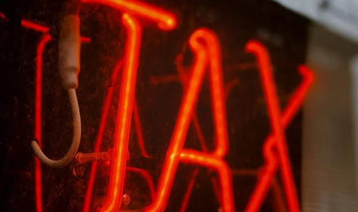 Junior bankers in London find pay rises eaten by 72% tax rate