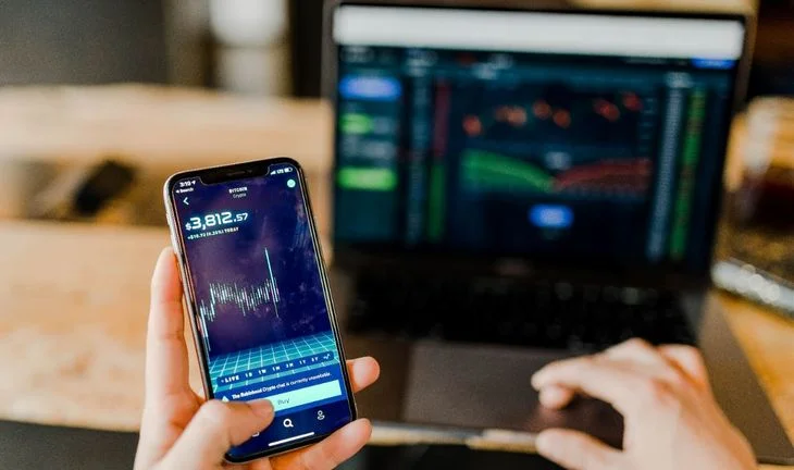 “Mature” Singapore fintechs still poaching from banks as they boost pay packages
