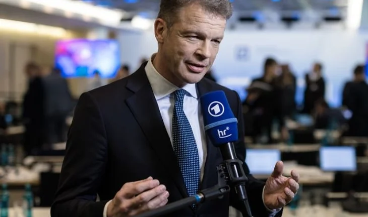 Morning Coffee: Some very good news about Deutsche Bank bonuses. HK bankers with nothing to do